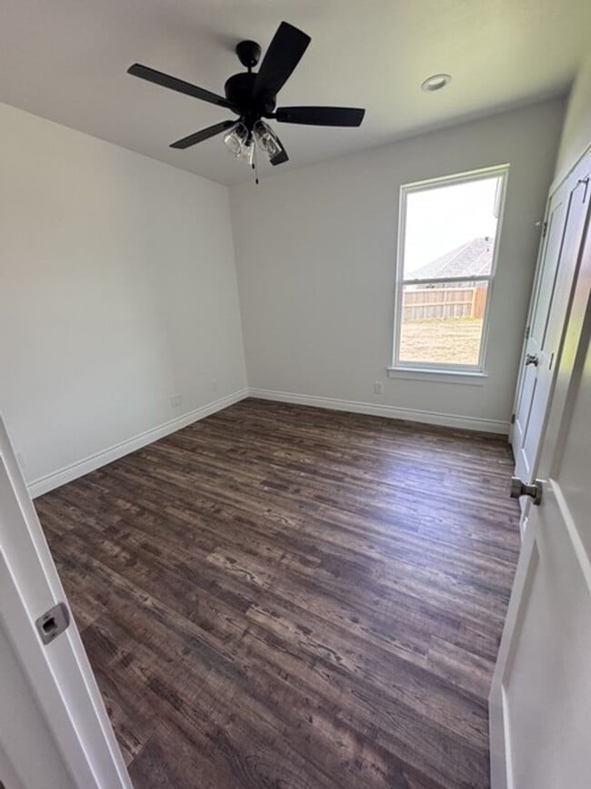 Building Photo - Sawdust Duplex