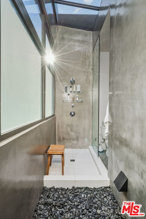 Building Photo - 1849 Fox Hills Dr