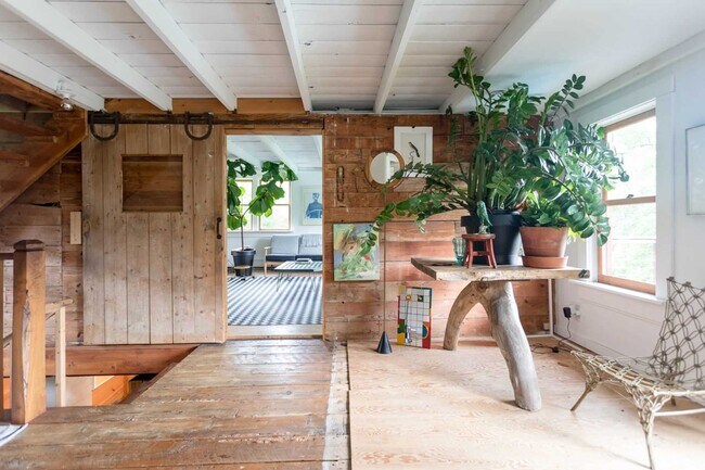 Building Photo - 16-18 Broadway