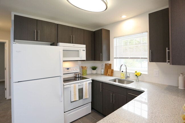 Building Photo - Spruce Court Apartments