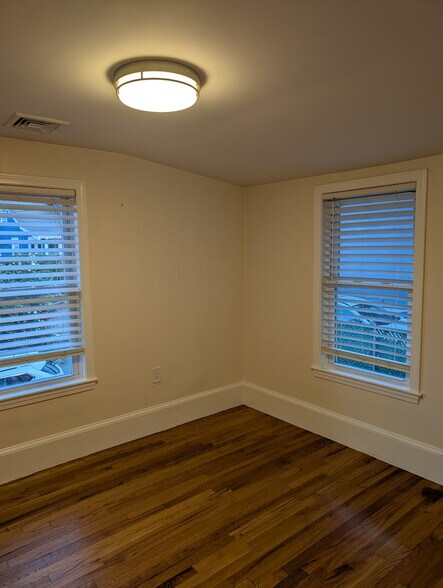 Building Photo - 163 Ferry St