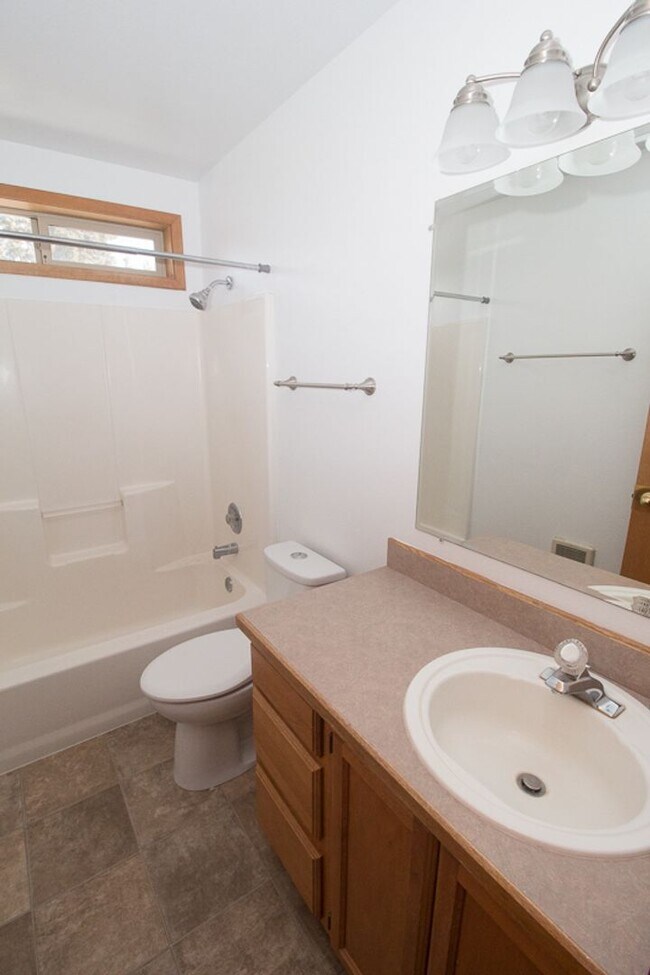 Building Photo - 2528 NE Conners Ave
