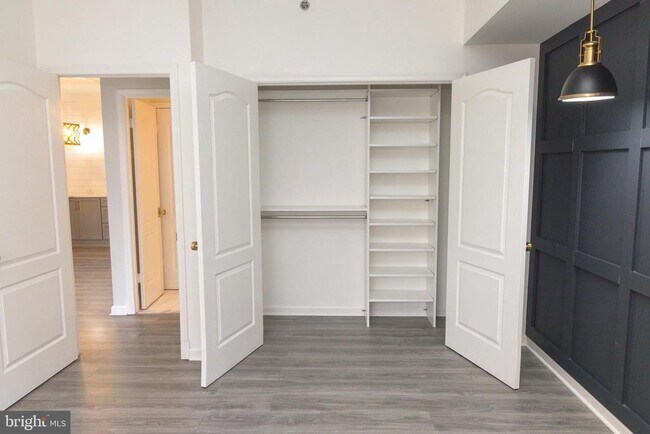 Building Photo - 1211 S Eads St