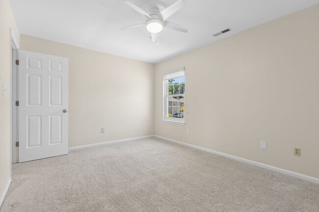 Building Photo - Gorgeous Home Ready for Move In