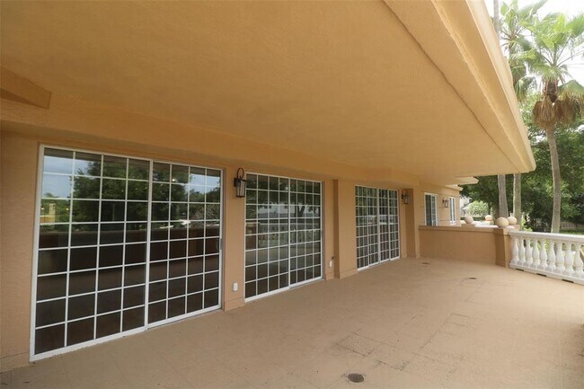 Building Photo - 1110 W Ivanhoe Blvd