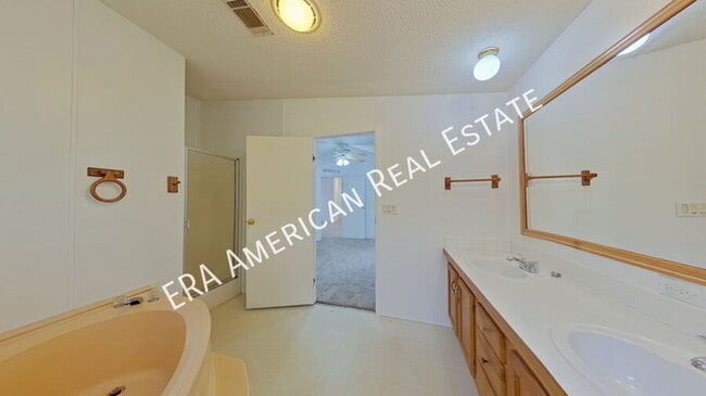 Building Photo - 189 Benjamin St