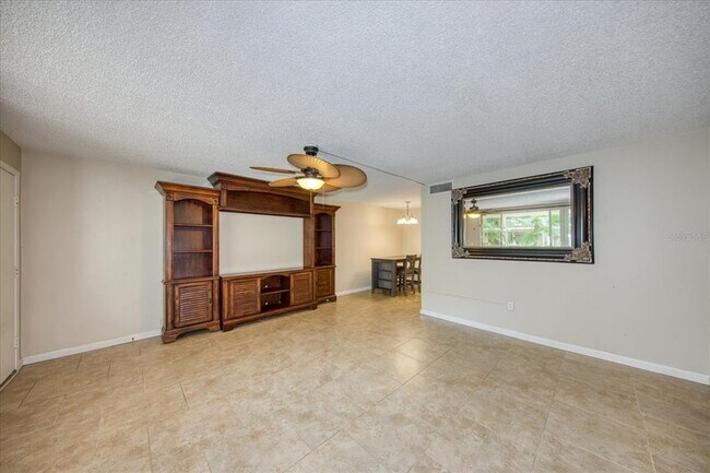 Building Photo - 2699 Seville Blvd