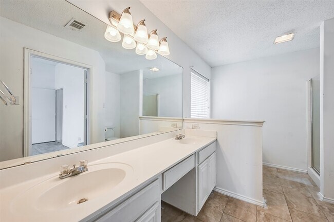 Building Photo - 809 Elbe Dr