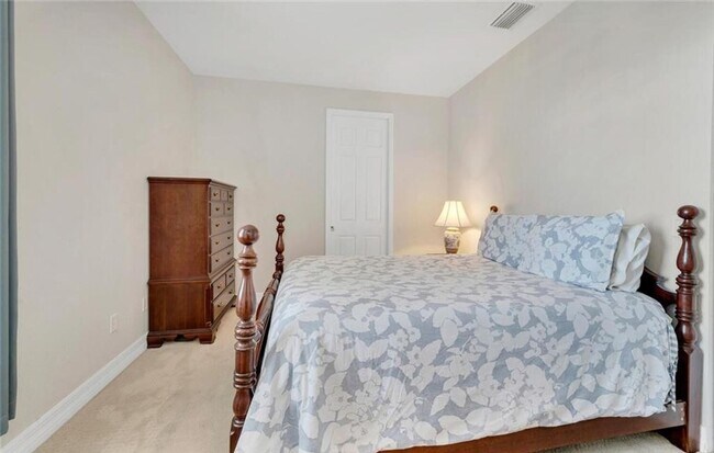 Building Photo - ***STUNNING FURNISHED/ UNFURNISHED ANNUAL*...