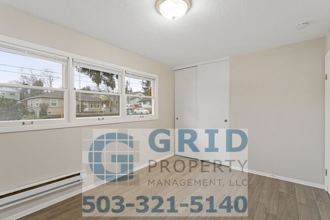 Building Photo - 3 Bedroom Home - Large Corner Lot - SE Portland!