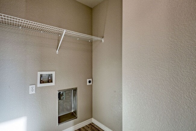 Building Photo - 3 Bedroom 2 1/2 Bath in Northwest Loveland