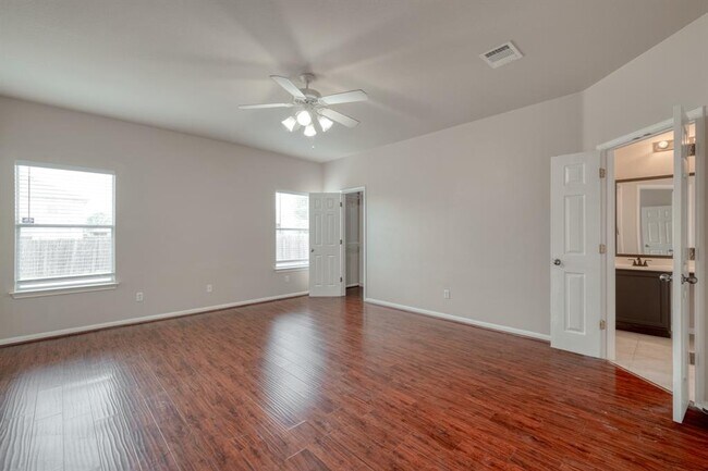 Building Photo - 211 Hanstrom Dr