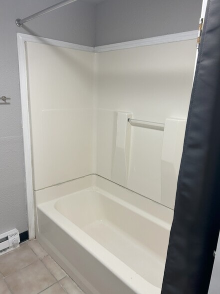 Lower - 613 N Franklin Ave