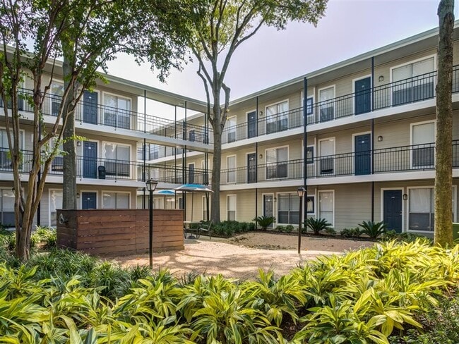 Building Photo - 7315 Brompton Rd