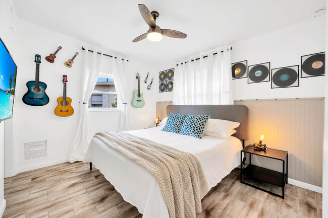 Building Photo - 10755 Clara Ln