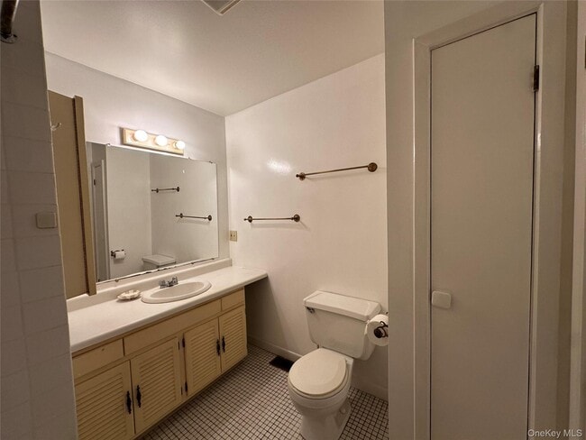 Building Photo - 165 Ulster Ave