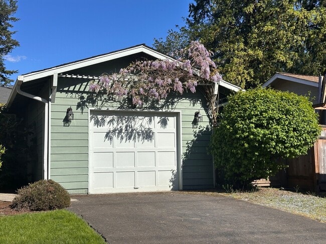 Building Photo - 7218 151st Ave NE