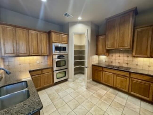 Building Photo - 3327 Bay W Blvd