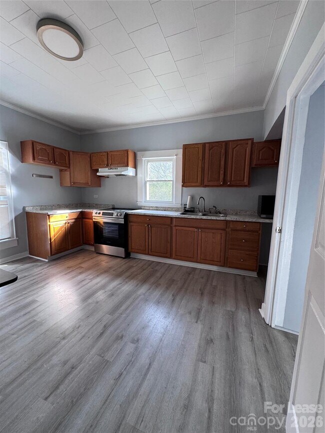 Building Photo - 65 White St SW