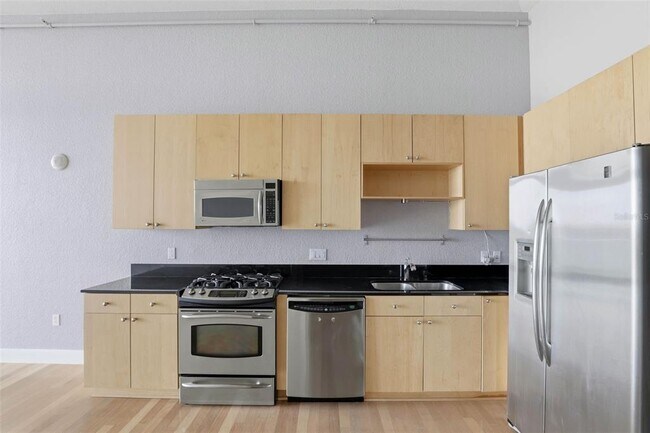 Building Photo - 150 E Robinson St