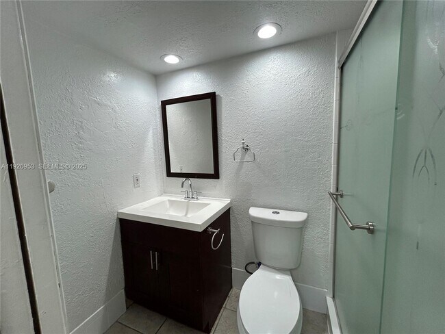 Building Photo - 250 Layne Blvd