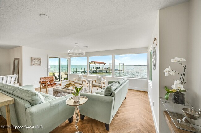 Building Photo - 1110 S Banana River Dr
