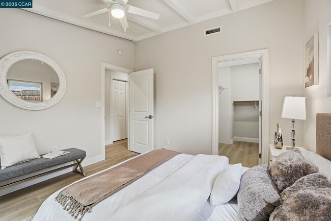 Building Photo - 289 Sierra Dr