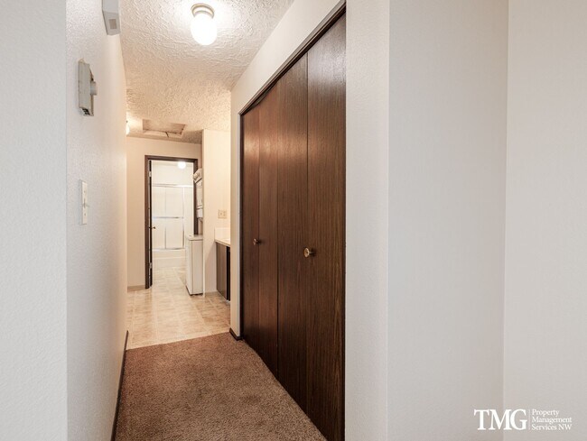 Building Photo - Charming 2BR Condo with a Garage in the Highly Desired McGillivray Neighborhood!