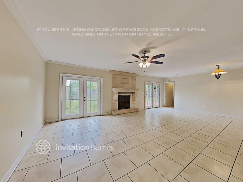 Building Photo - 2219 25th Ave W