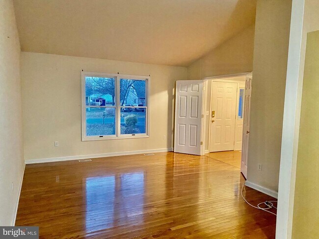 Building Photo - 702 Cloverfields Dr