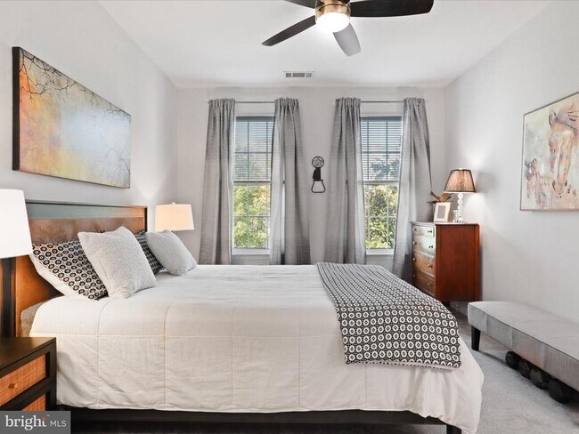 Building Photo - 2465 Army Navy Dr