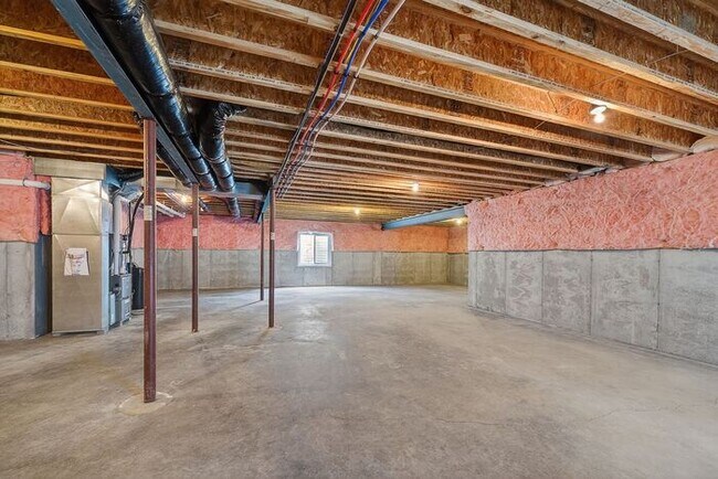 Building Photo - Modern Luxury with Waterfront Views in West Carmel