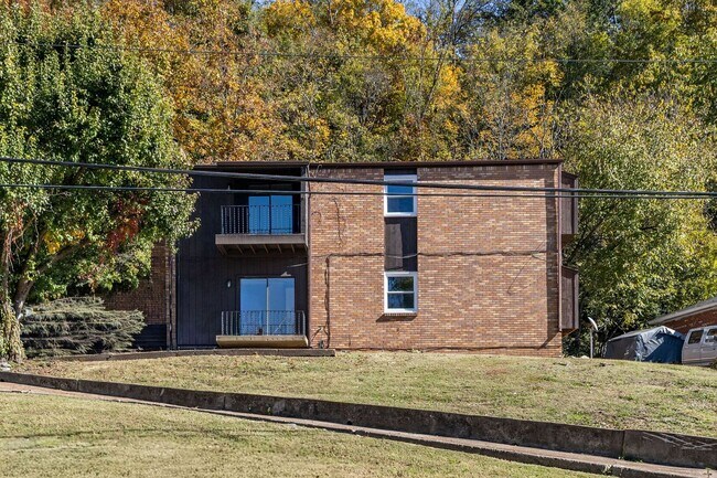 Building Photo - AVAILABLE NOW. $1450 MONTH. 3 BED 1 BATH. IDEAL LOCATION IN BELLEVUE. CLOSE TO EVERYTHING WEST NA...
