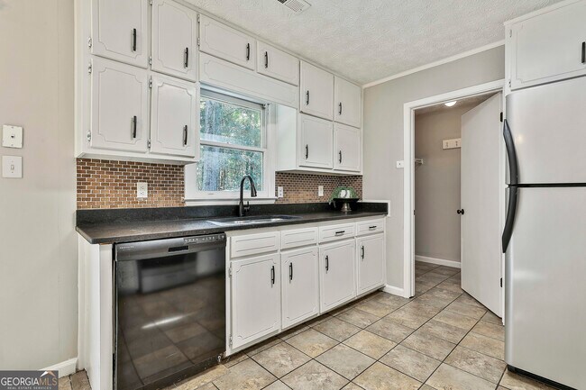 Building Photo - 37 7 Pines Cir
