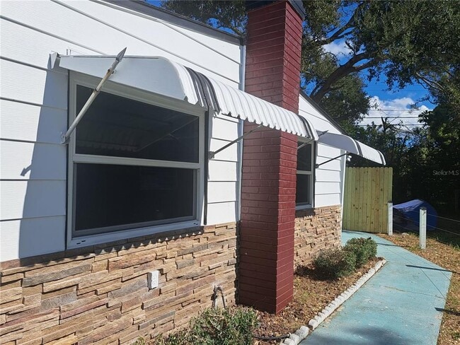 Building Photo - 1040 65th St S