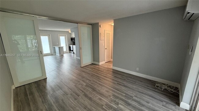 Building Photo - 2115 NE 42nd Ct