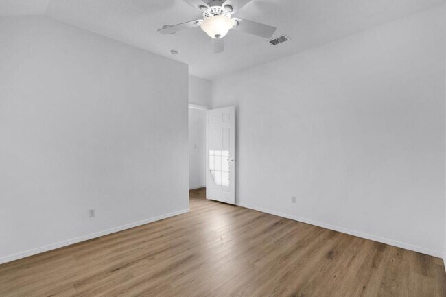 Building Photo - 9512 Rosas Ave NE