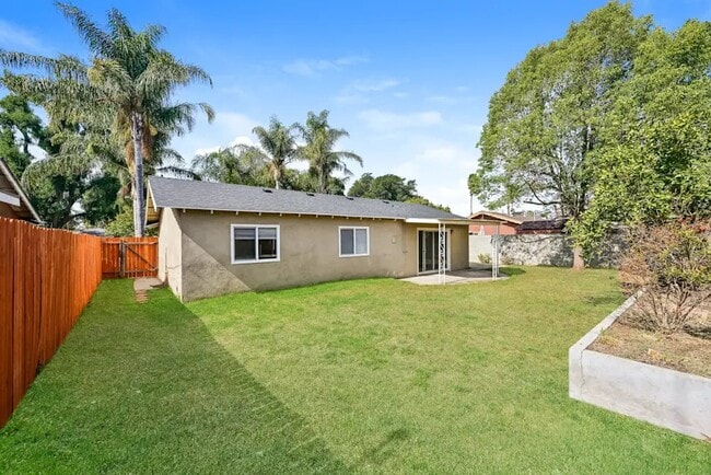 Building Photo - 450 Bard St