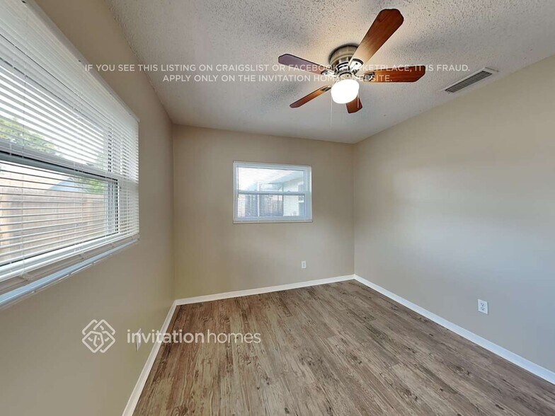 Building Photo - 1856 Greenhill Dr