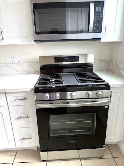 Building Photo - 554 W 92nd St