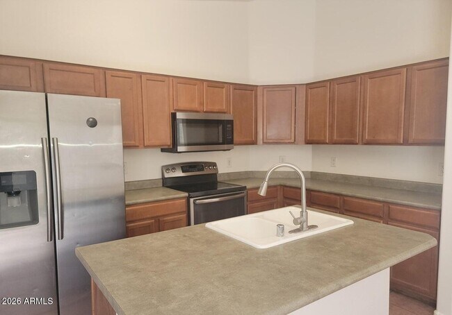 Building Photo - 3133 W Huntington Dr