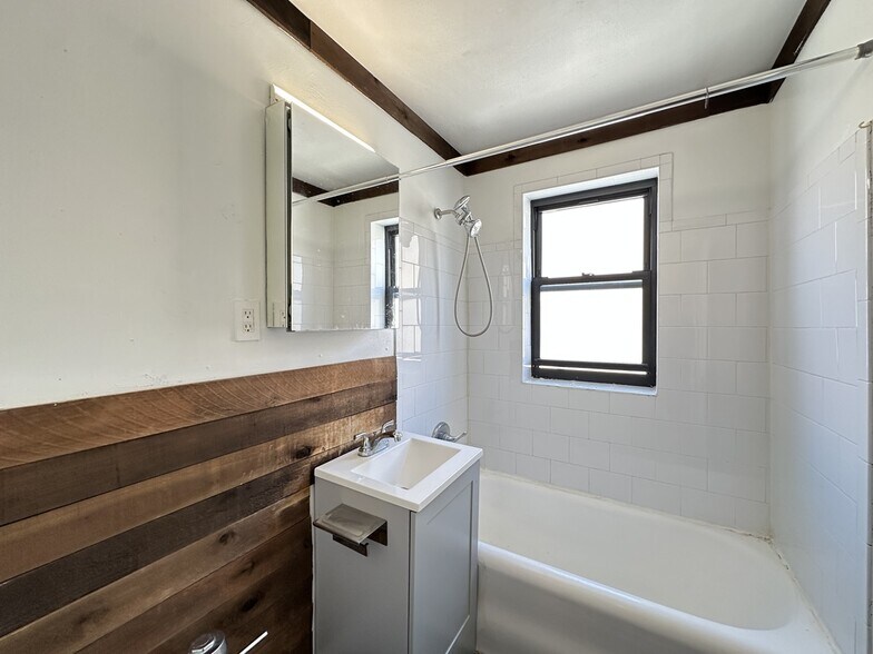 Building Photo - 535 W Arlington Pl