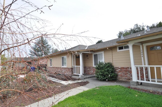 Primary Photo - 1046 Fewtrell Dr