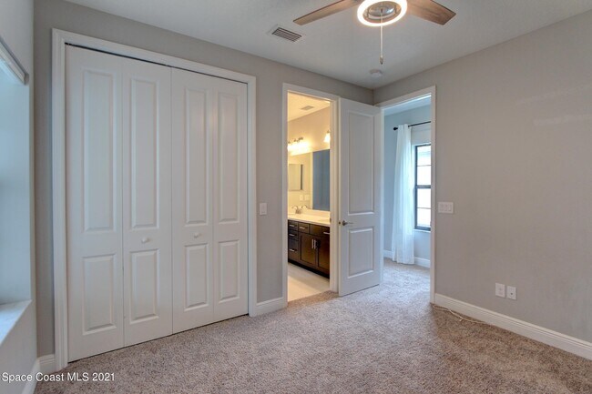 Building Photo - 6903 Vista Hermosa Dr