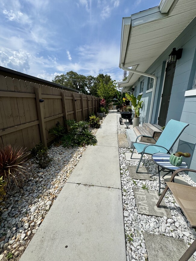 Building Photo - 335 Bellaire Dr
