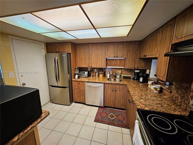 Building Photo - 1501 NE Miami Gardens Dr