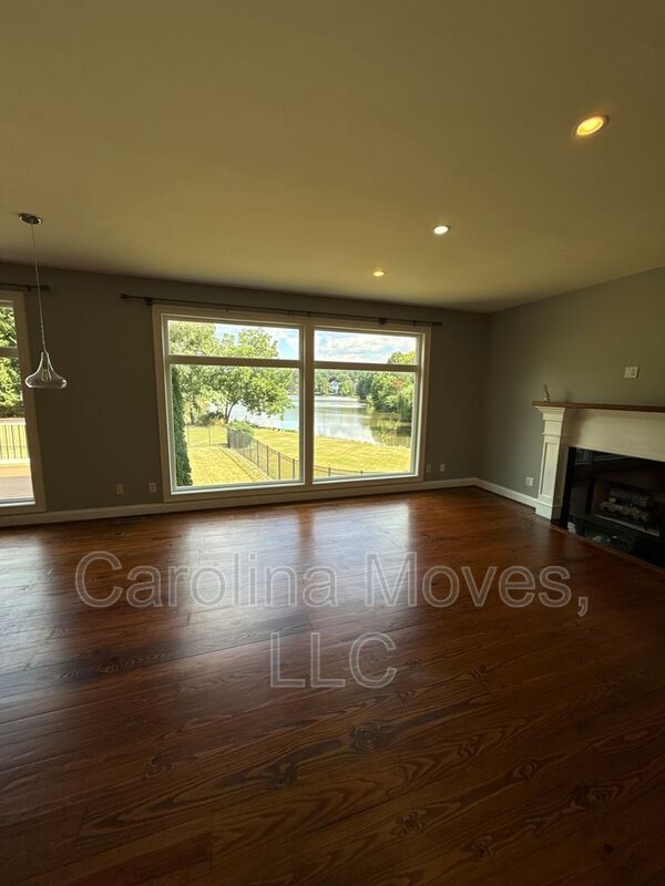 Building Photo - 2208 Howlong Ave