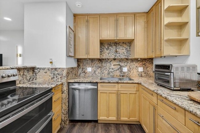 Building Photo - 1317 NE 1st Ave.