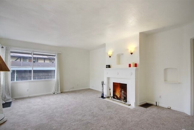 Building Photo - 13436 Greenwood Ave N