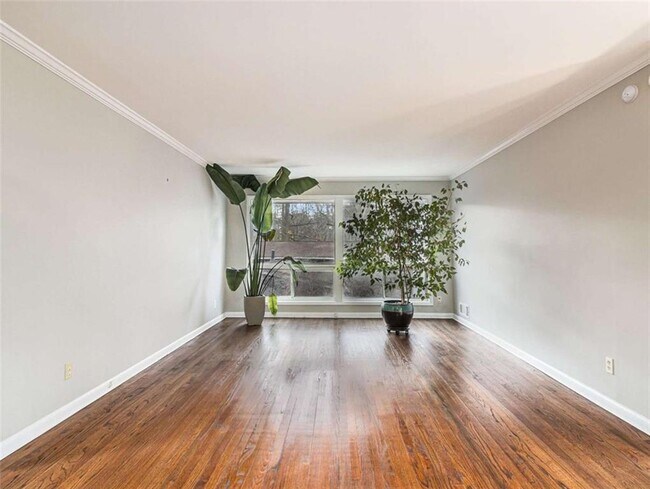 Building Photo - 3590 Cloudland Dr